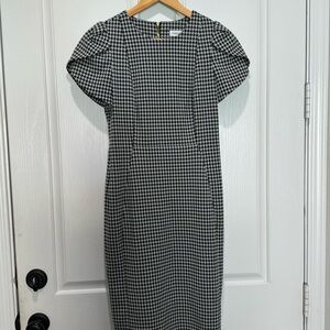 Calvin Klein dress size 4 beautiful pattern slimming at the waist 4% spandex